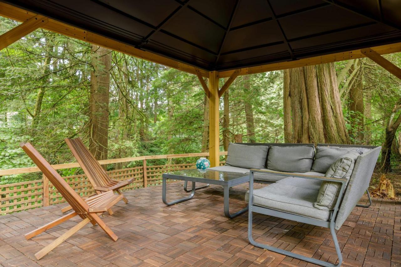 شمال فانكوفر Beautiful Villa With Heated Pool Hot Tub By Forest المظهر الخارجي الصورة