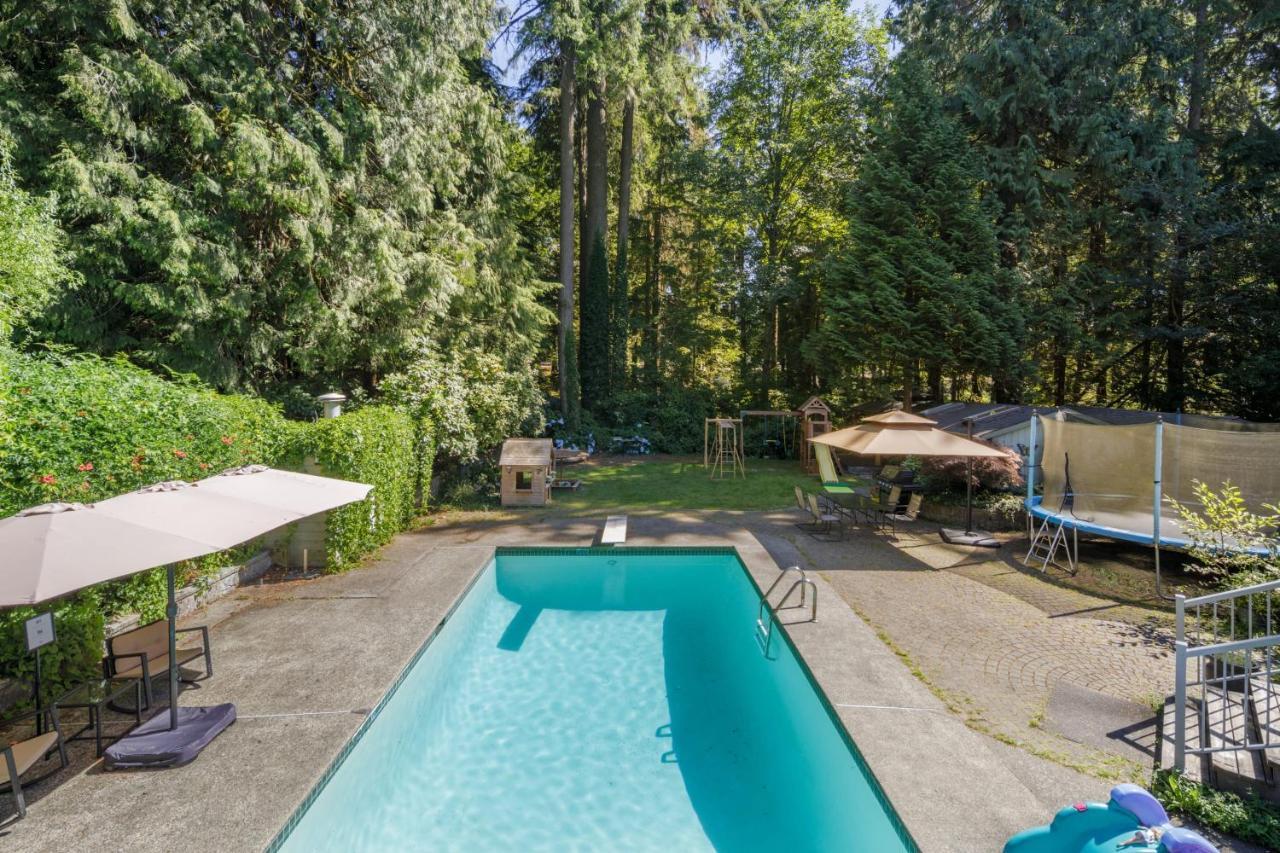 شمال فانكوفر Beautiful Villa With Heated Pool Hot Tub By Forest المظهر الخارجي الصورة