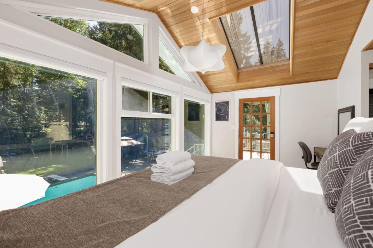 شمال فانكوفر Beautiful Villa With Heated Pool Hot Tub By Forest المظهر الخارجي الصورة